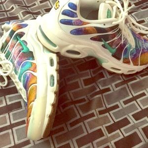 Nike US SZ 11 multi colored sneakers.